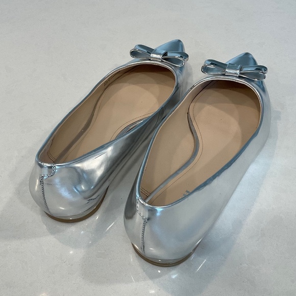 COACH Shoes Wilma Flats Mirror Metallic Silver Bow Pointed Toe Size 8.5 - Picture 2 of 9